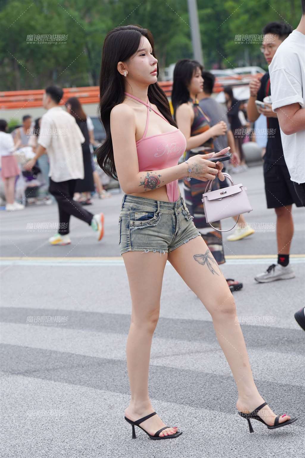 图片[1]-热裤玉足-街拍流行馆