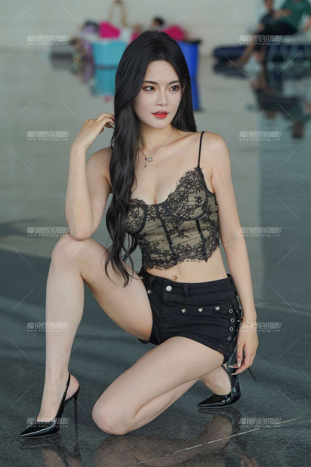 图片[1]-热裤长腿-街拍流行馆