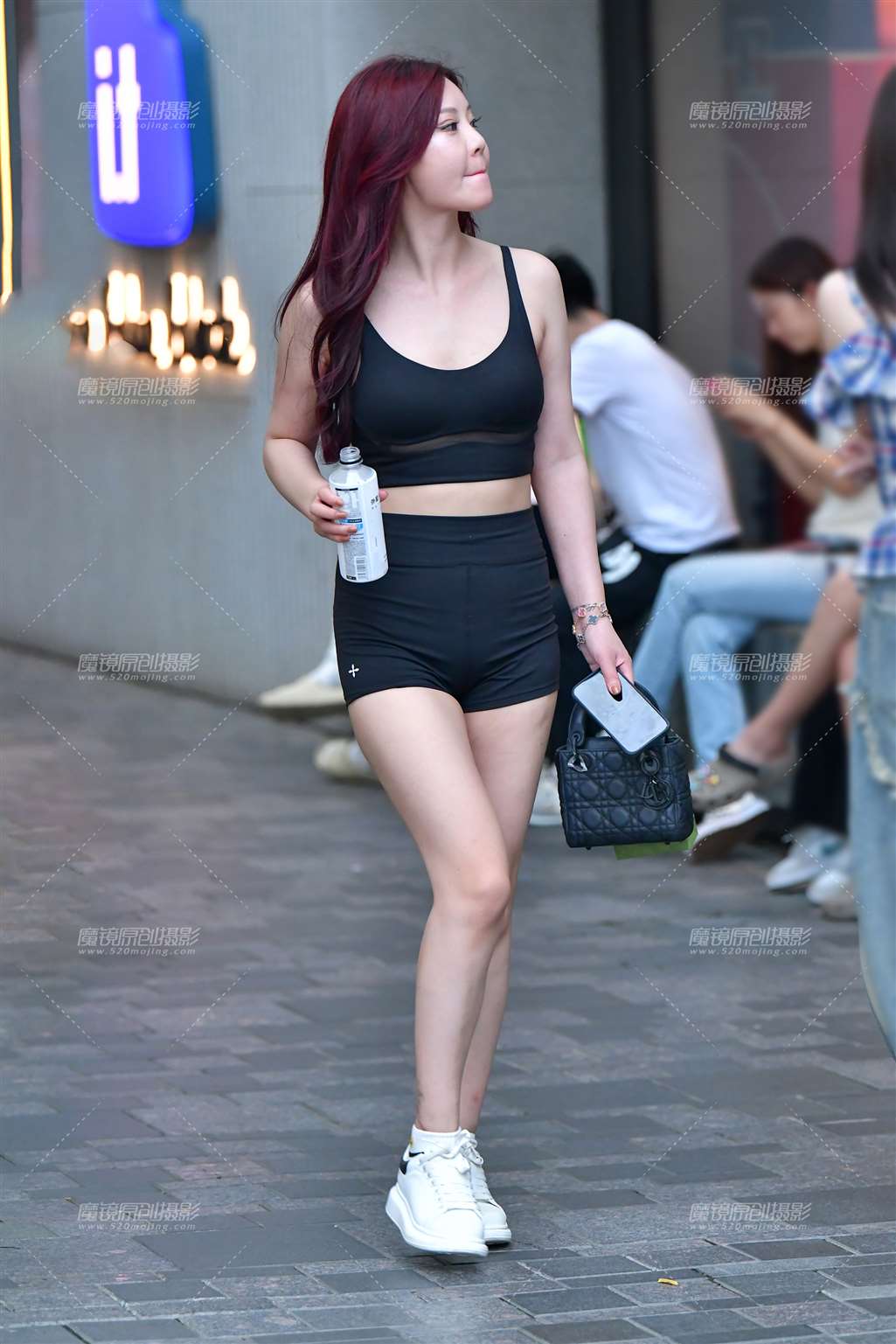 图片[1]-高腰热裤美女-街拍流行馆
