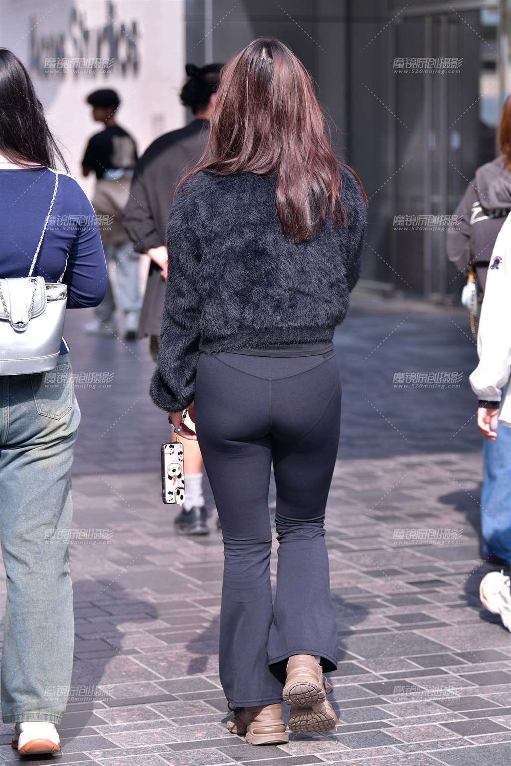 图片[2]-微丰腴黑色紧身裤美女-街拍流行馆