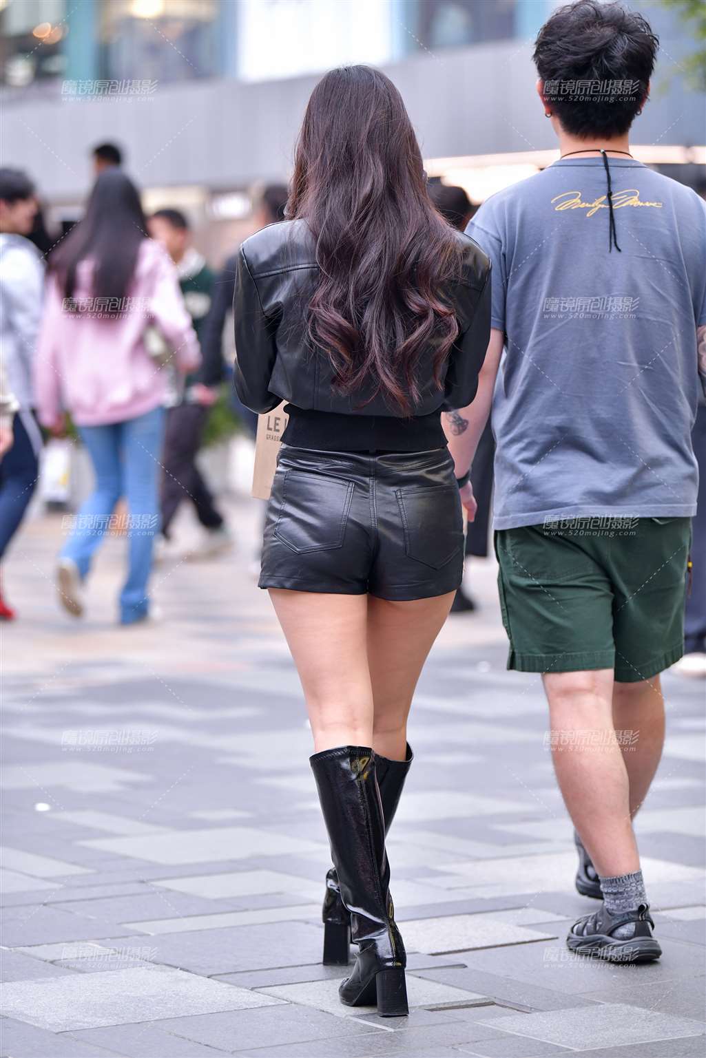 图片[2]-皮热裤美女-街拍流行馆