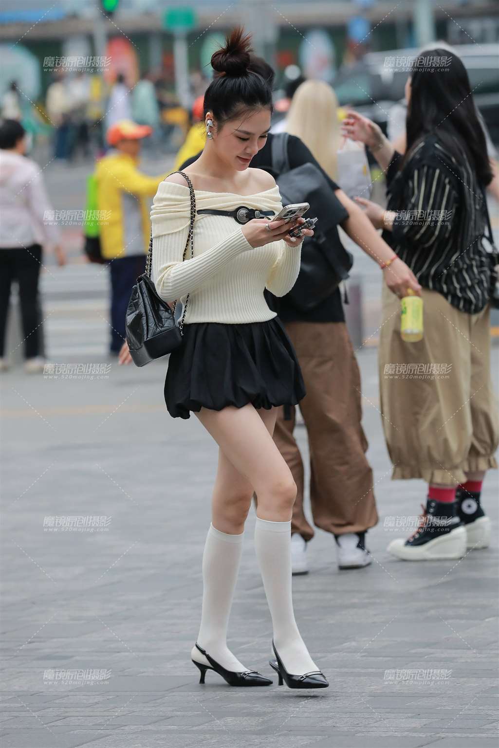 图片[5]-黑色百褶裙美女-街拍流行馆