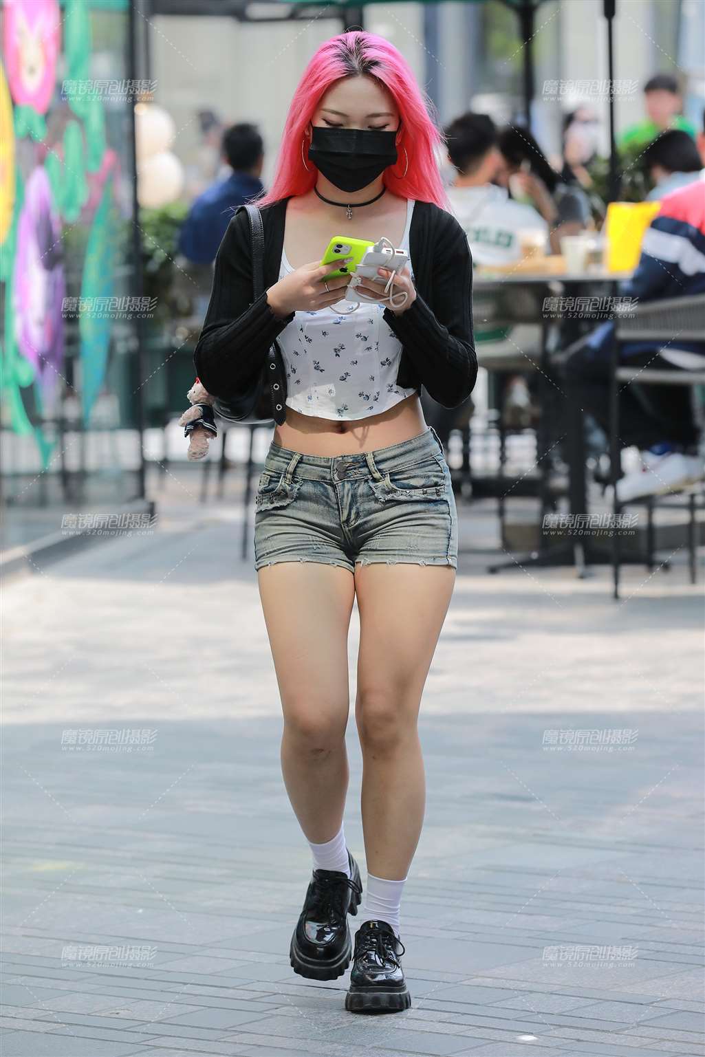 图片[5]-红发热裤美女-街拍流行馆