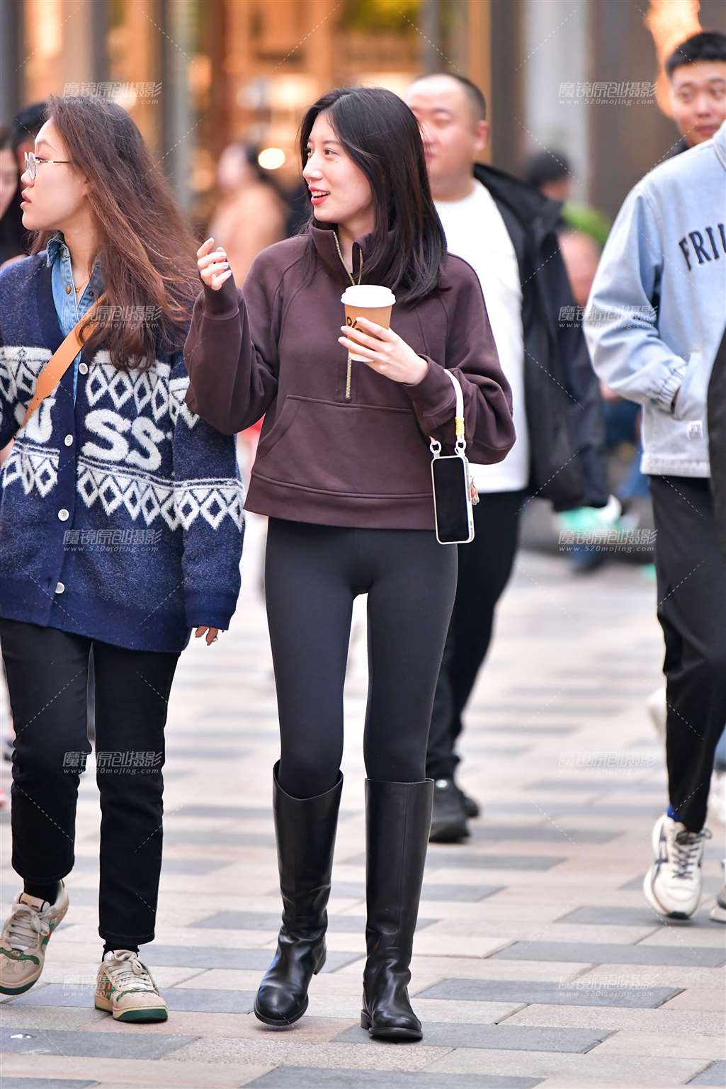 图片[3]-苗条黑紧身裤美女-街拍流行馆