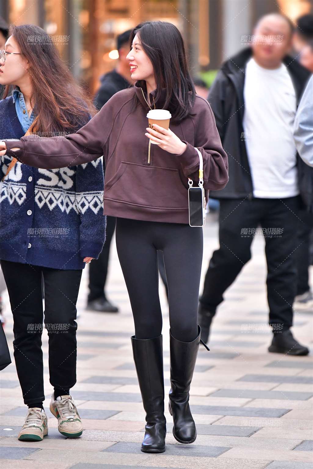 图片[5]-苗条黑紧身裤美女-街拍流行馆