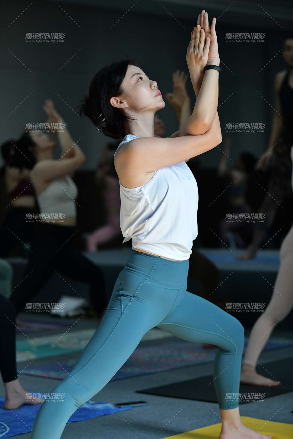 图片[1]-高挑气质舒展瑜伽美女-街拍流行馆