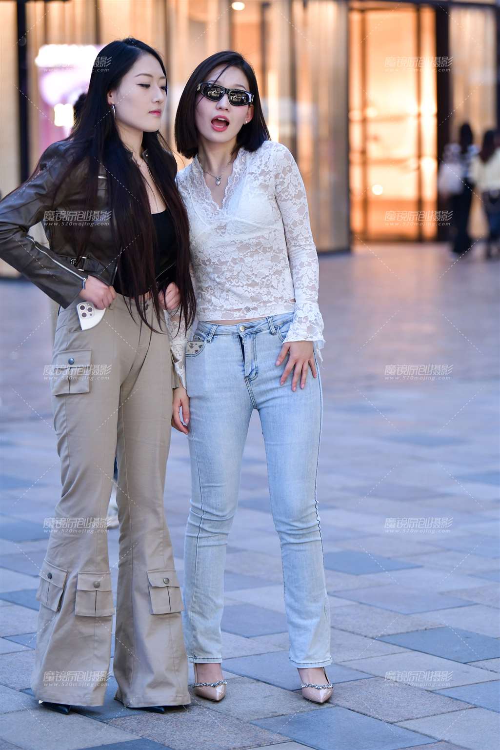 图片[4]-高挑浅色牛仔裤美女-街拍流行馆