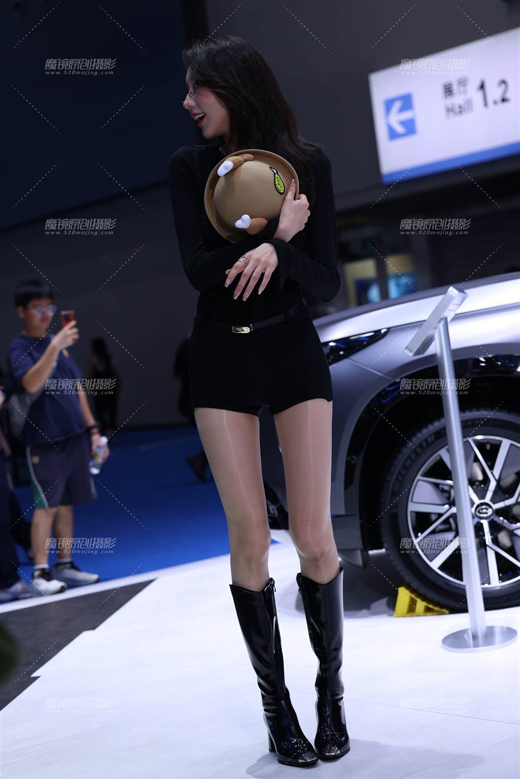 图片[1]-超美极品油亮肉丝美腿模特-街拍流行馆