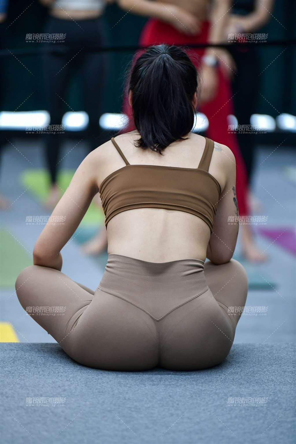 图片[2]-腼腆舒展优美瑜伽美女-街拍流行馆