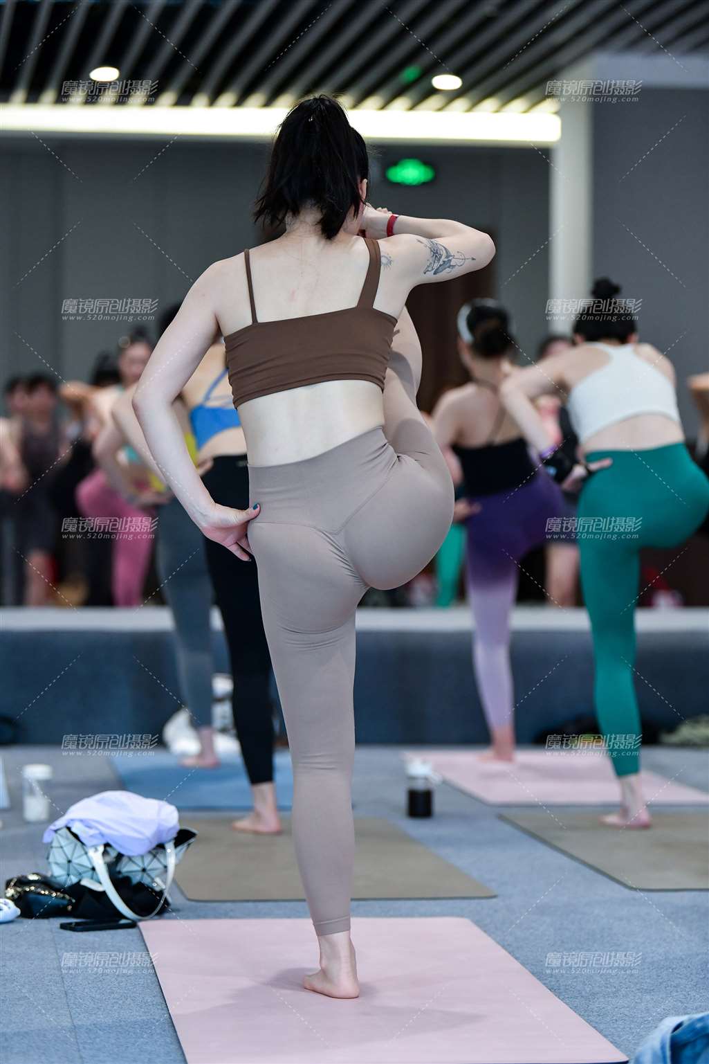 图片[3]-腼腆舒展优美瑜伽美女-街拍流行馆