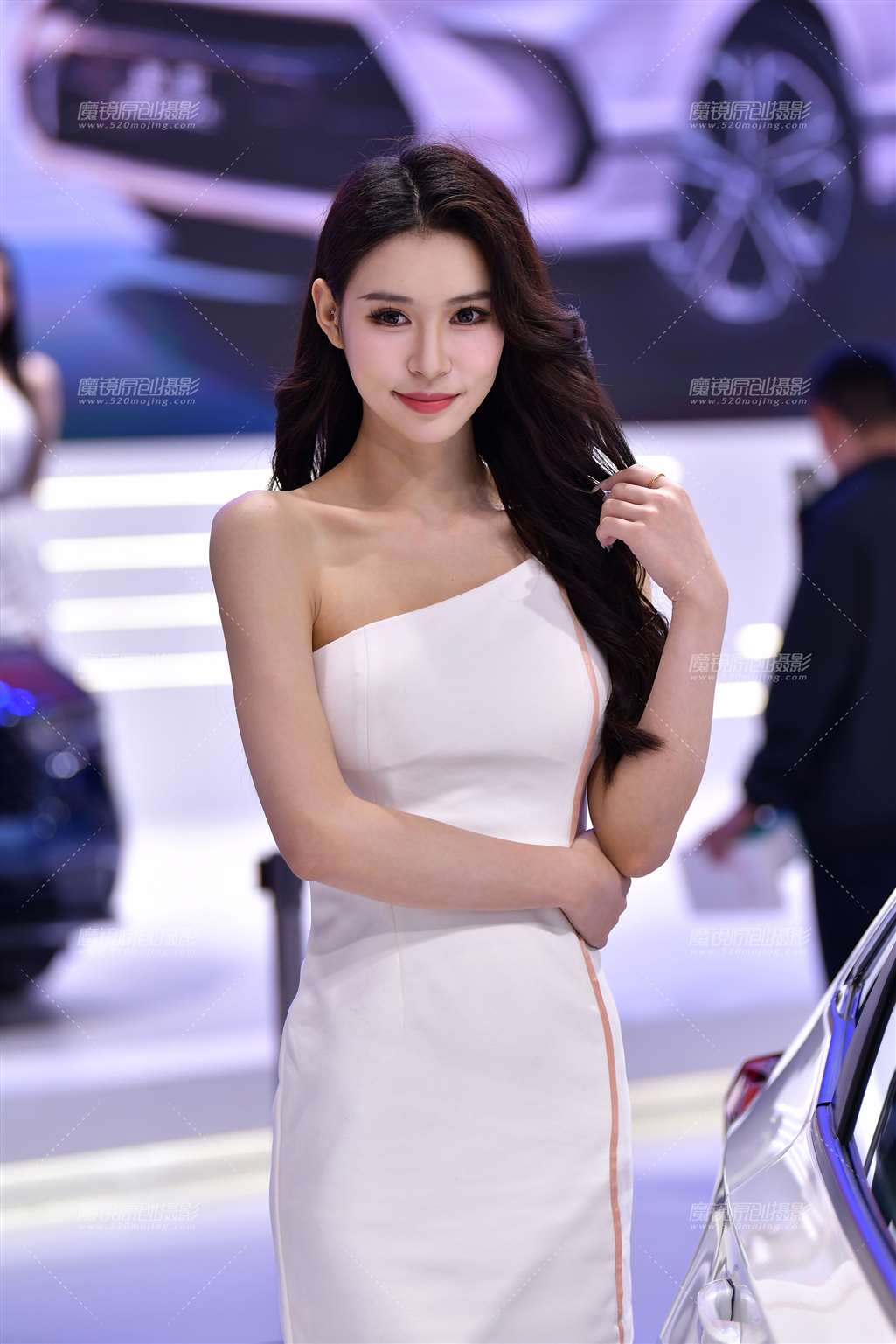 图片[3]-高挑气质短裙美女-街拍流行馆