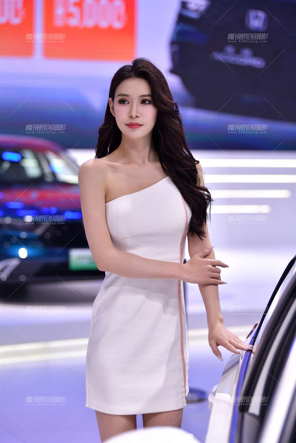 图片[4]-高挑气质短裙美女-街拍流行馆