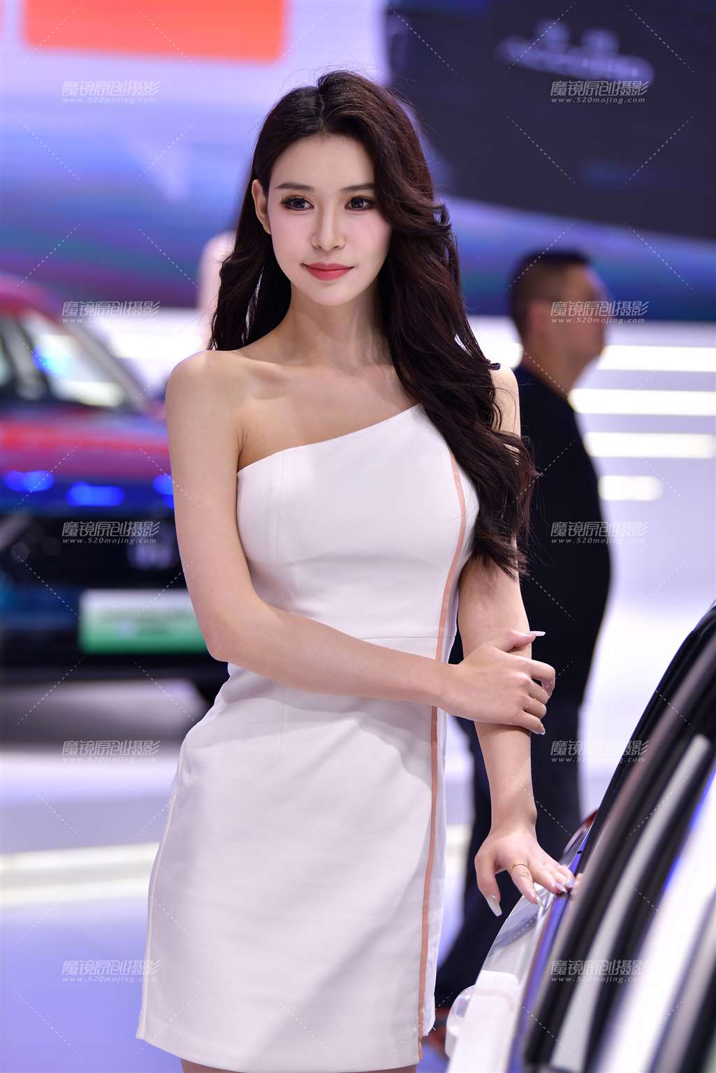 图片[5]-高挑气质短裙美女-街拍流行馆