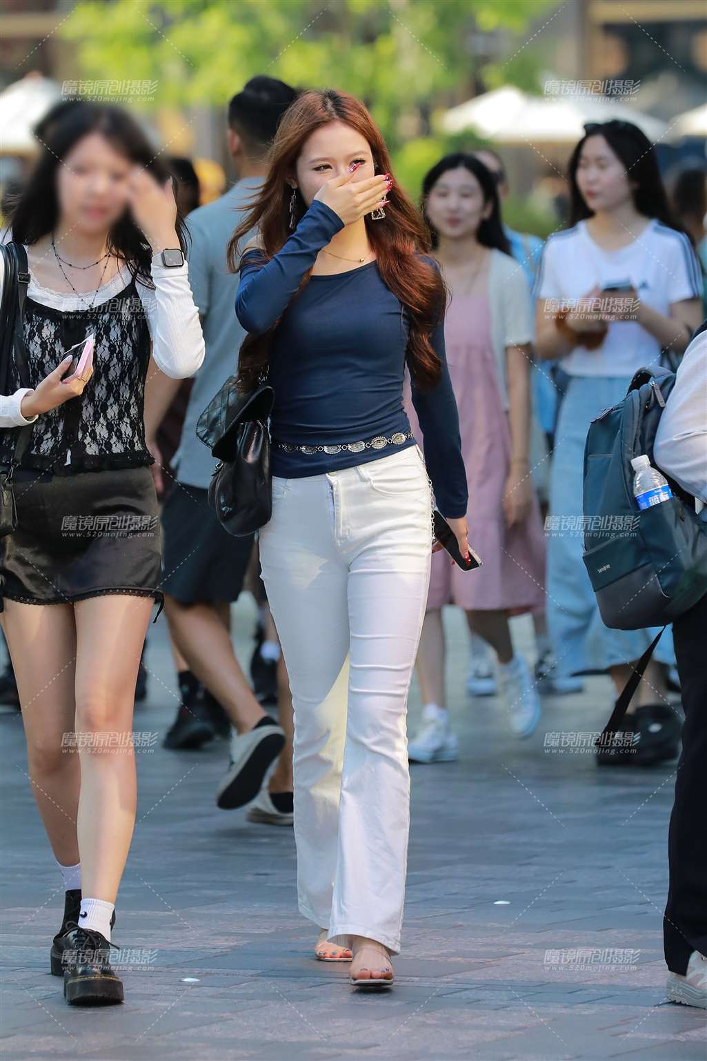 图片[3]-白裤美女-街拍流行馆