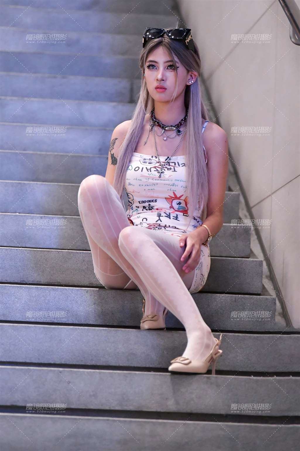 图片[3]-白丝袜短裙美女-街拍流行馆