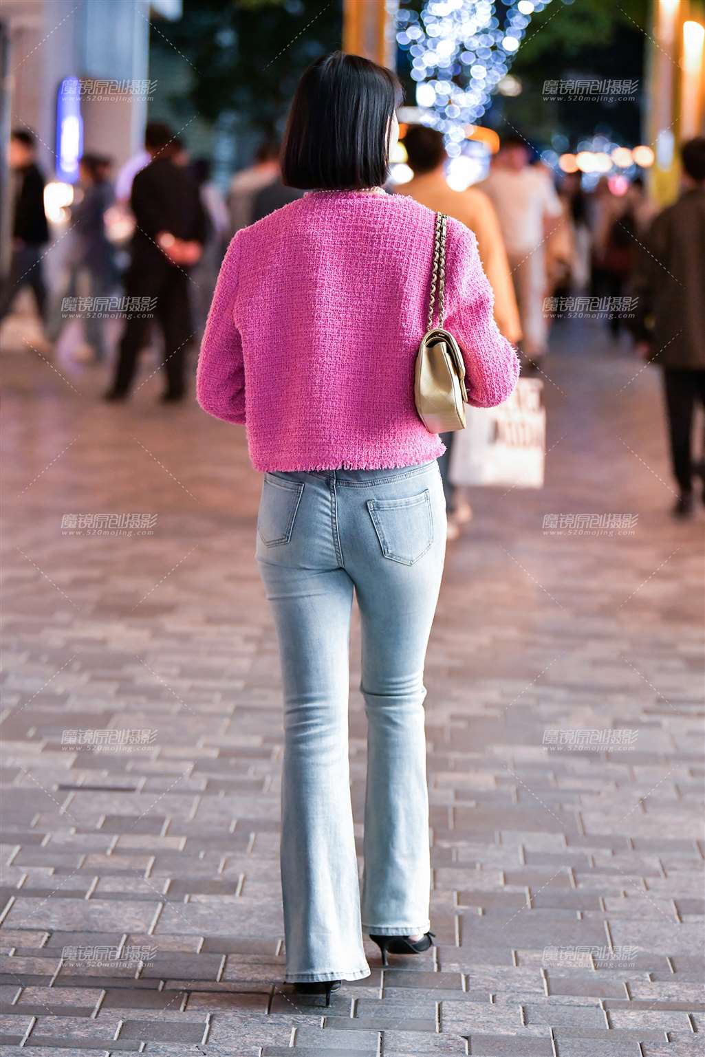 图片[2]-甜美牛仔紧身裤美女-街拍流行馆
