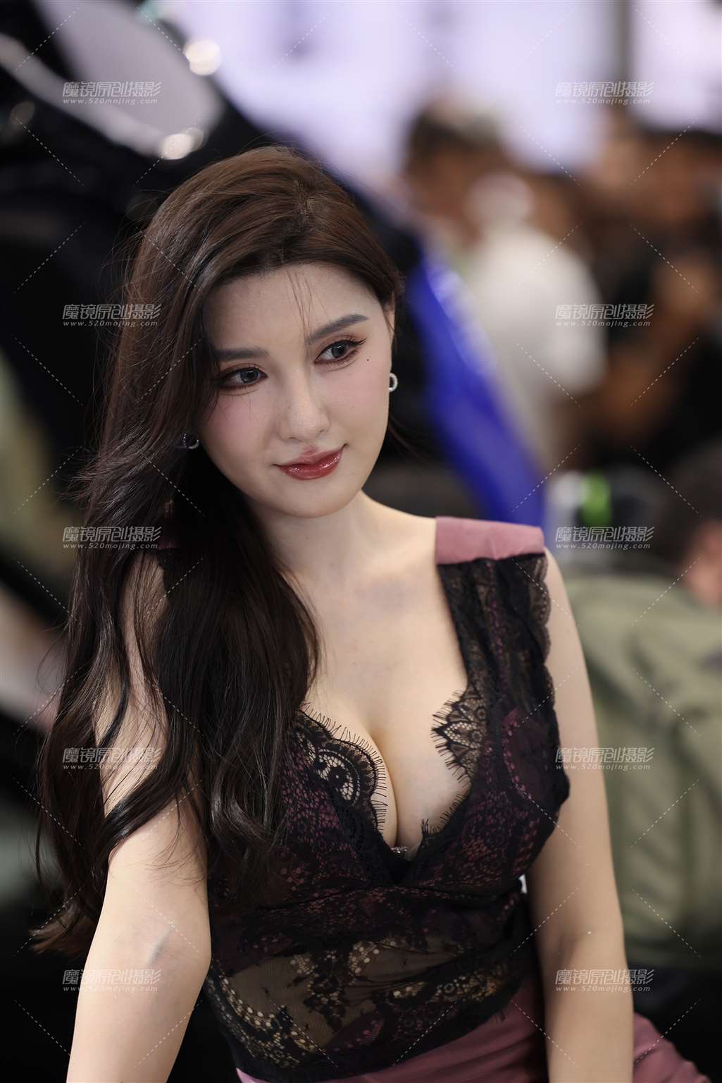 图片[1]-美胸车模-街拍流行馆