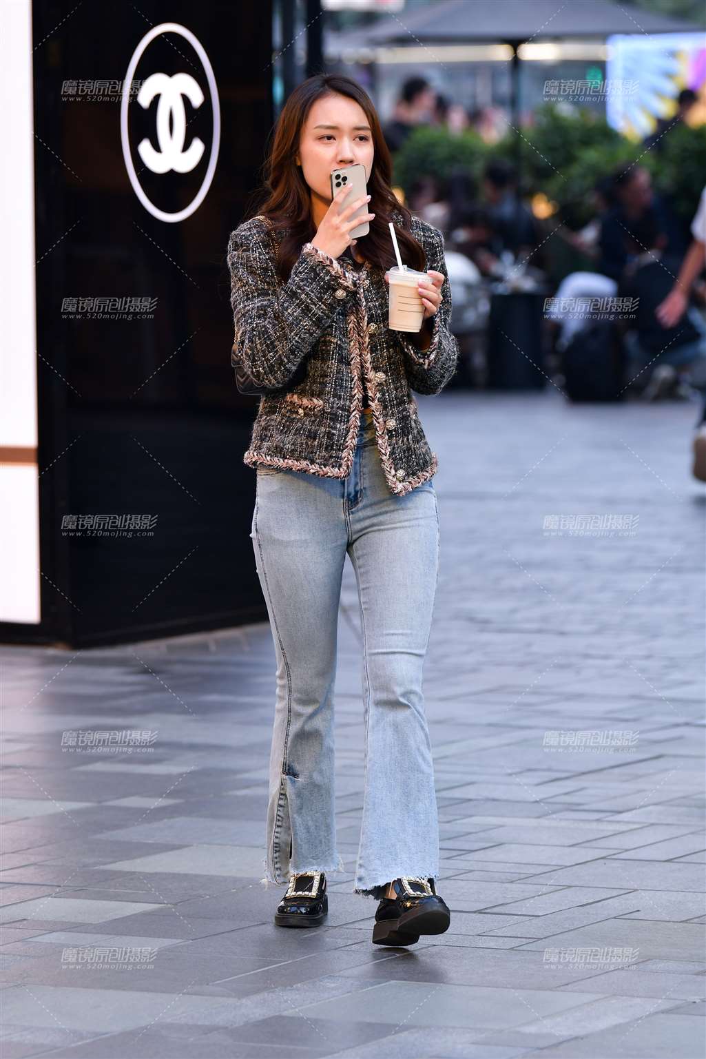 图片[4]-浅色牛仔裤美女-街拍流行馆