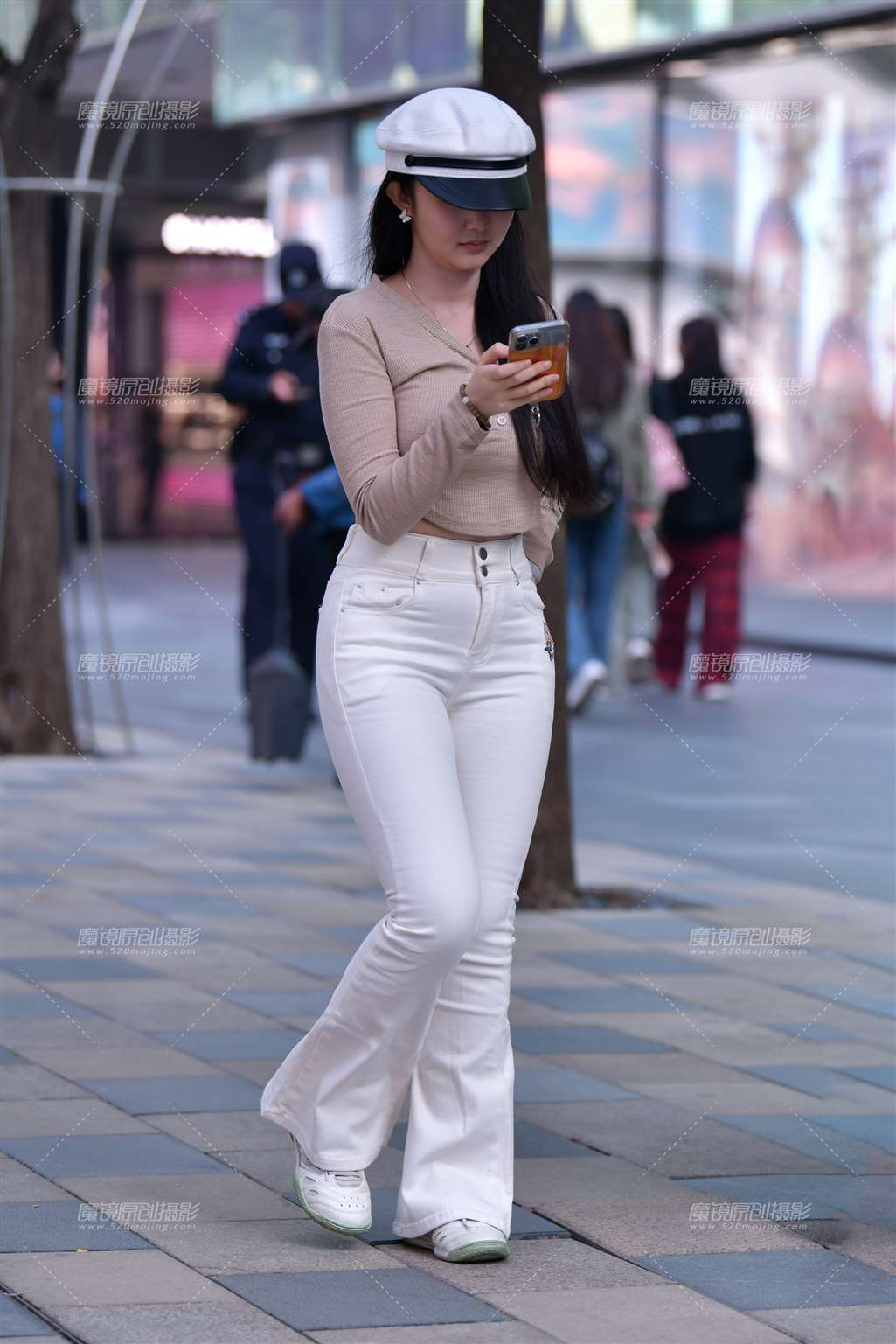 图片[5]-白色牛仔裤紧致美女-街拍流行馆