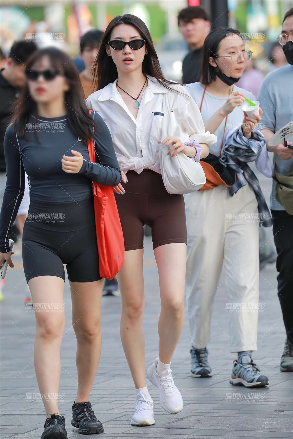 图片[5]-咖色瑜伽短裤美女-街拍流行馆