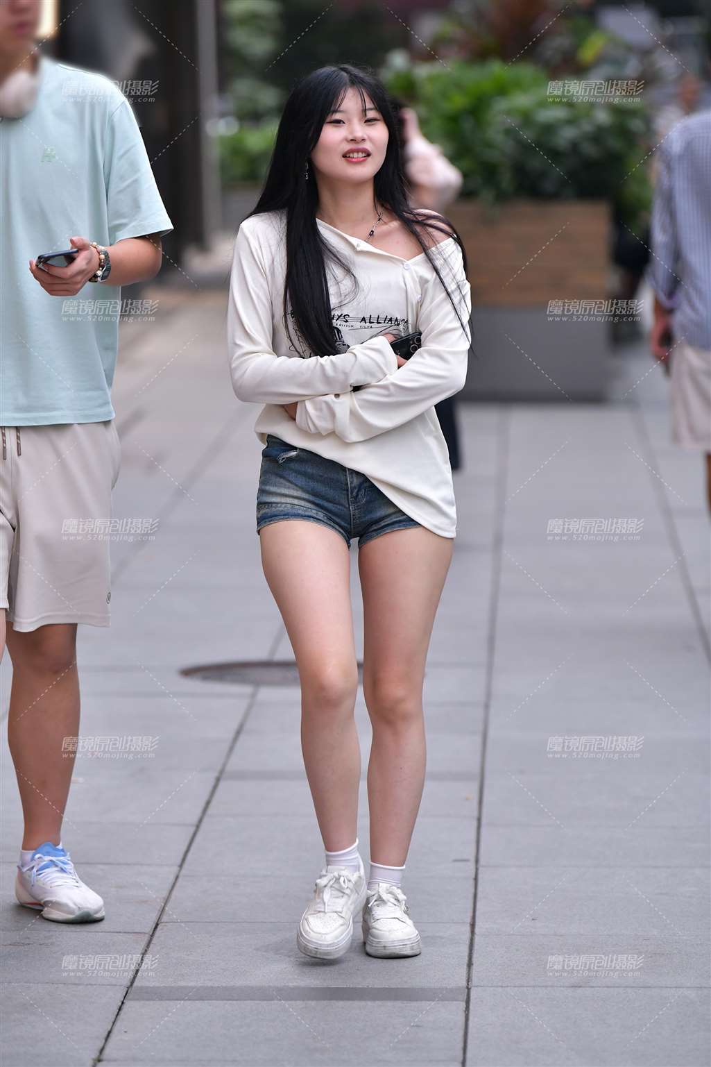 图片[3]-超短牛仔热裤美女-街拍流行馆