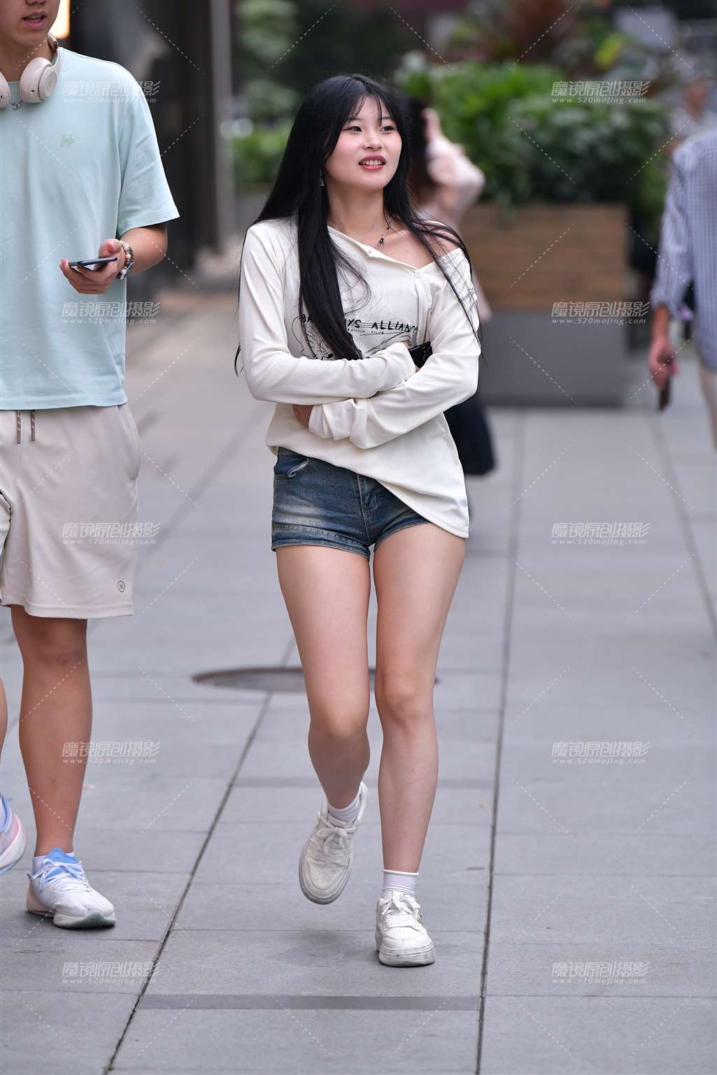 图片[5]-超短牛仔热裤美女-街拍流行馆