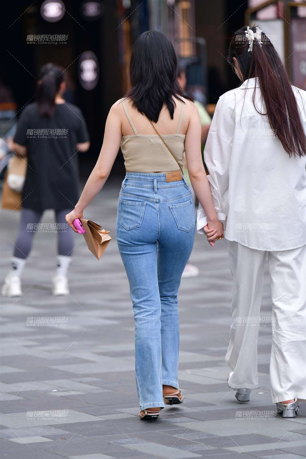 图片[2]-针织吊带牛仔美女-街拍流行馆