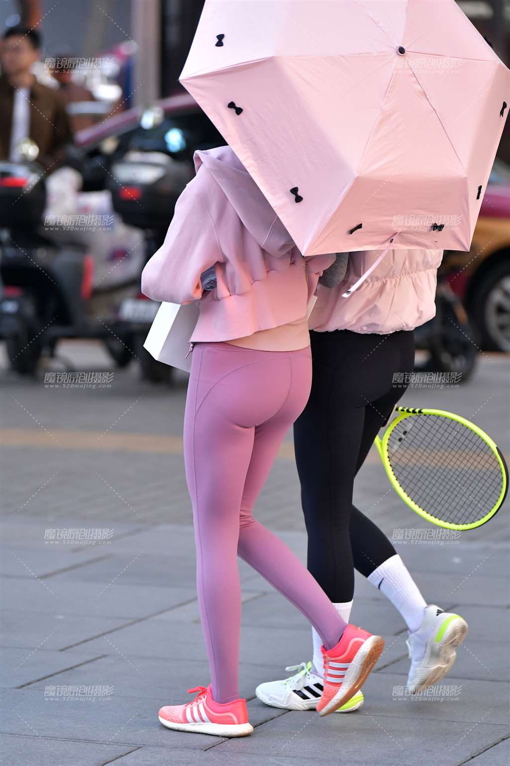 图片[3]-网球教练紧身裤美女-街拍流行馆